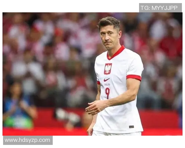 37岁莱万的抉择：未来何去何从，是否还会继续在足球的舞台闪耀？